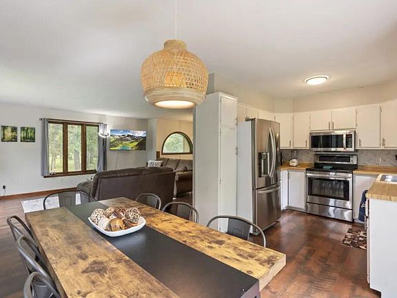 3rd image of 12384 Sunset Dr