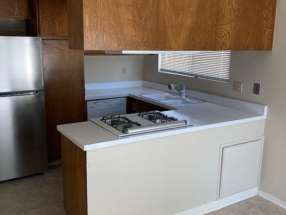 3rd image of 1763 De Marietta Ave APT 4