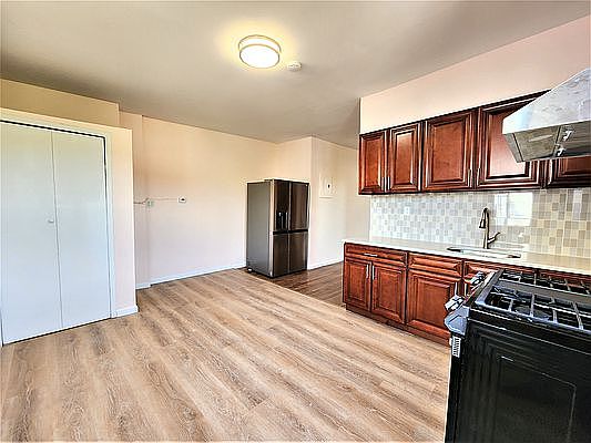 2nd image of 639 5th Ave APT 2