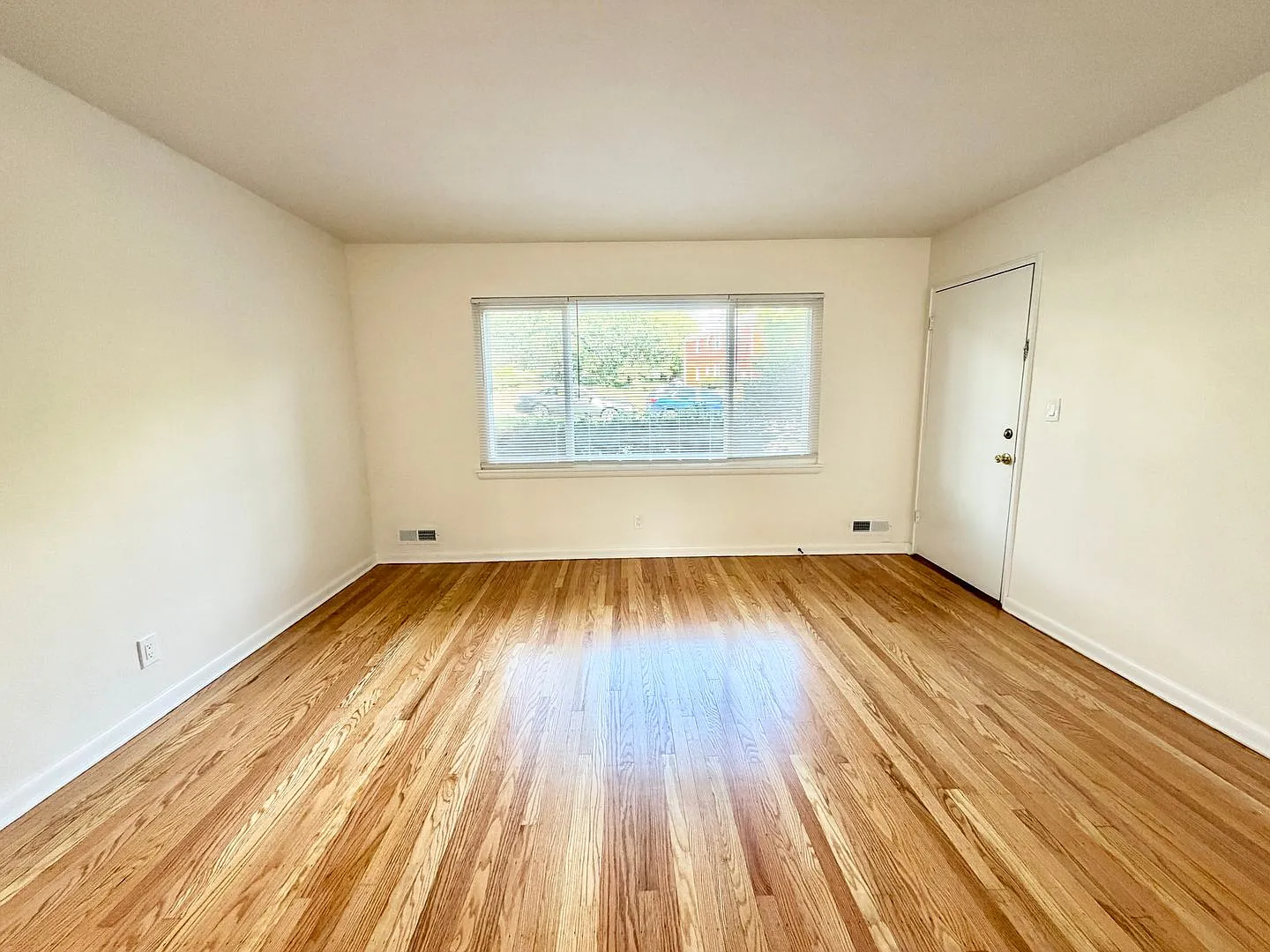 2724 Riedling — Photo 3