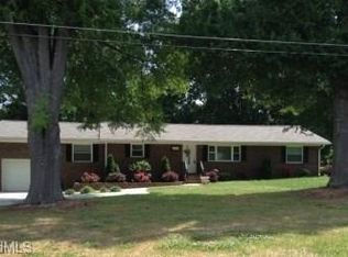 1075 Candlewood Dr, Kernersville, NC 27284