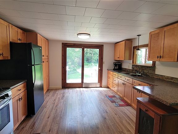 3rd image of 4524 Maybury Rd
