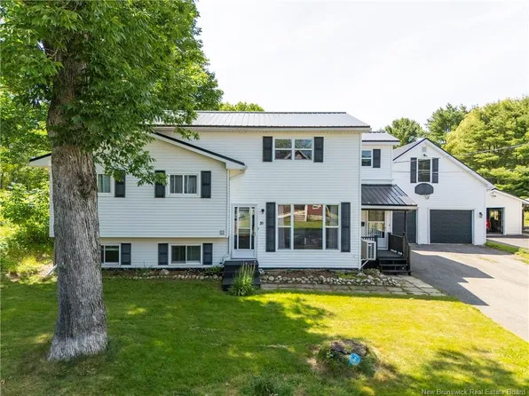 16 Elm St, Saint Stephen, NB E3L 2S3