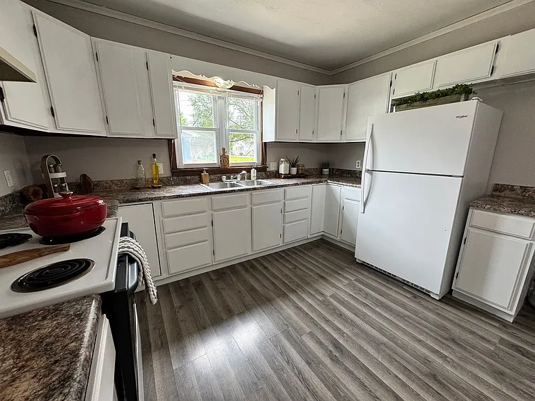 230 E Gilbert Dr — Photo 6