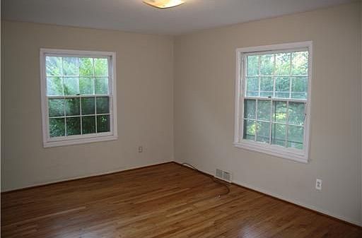 4th image of 2861 Carlton Dr