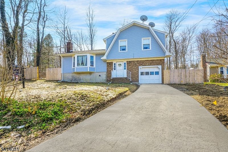 1st image of 16 Woodland Trl