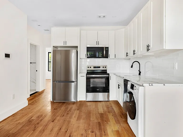 1906 Bergen St #3 — Photo 3