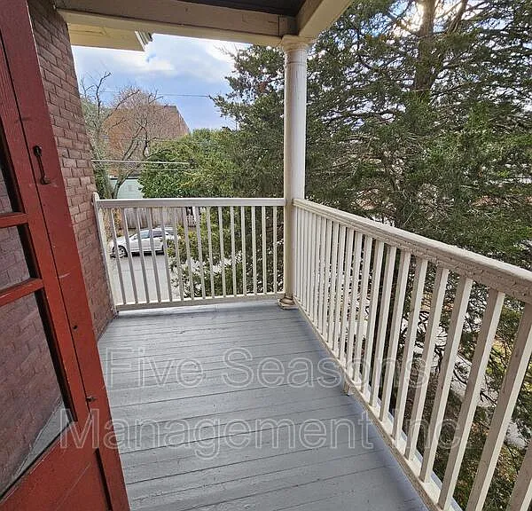 40 Monroe St — Photo 4