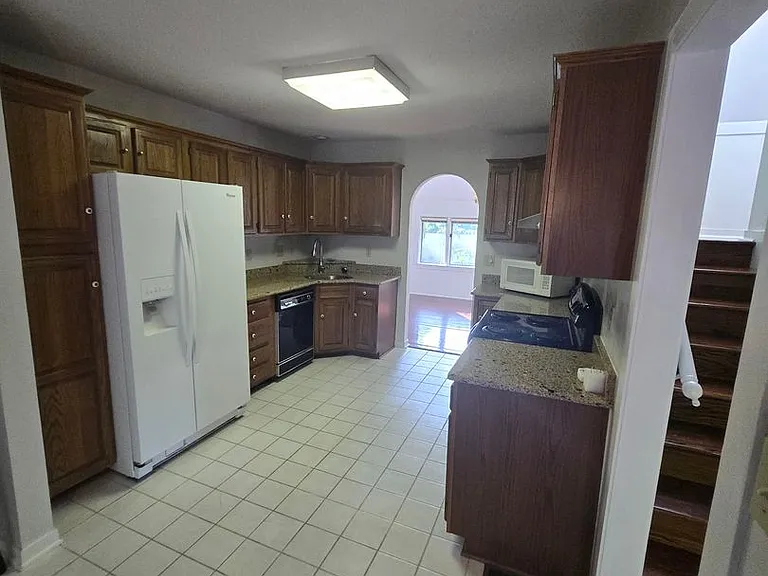 104 Hampton Ct — Photo 11