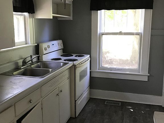 2nd image of 2221 Brook Dr