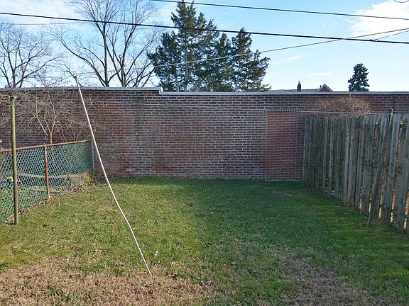 4th image of 408 S Sycamore St