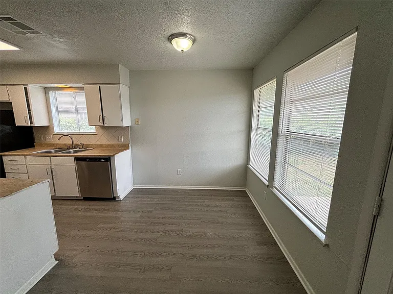 5905 Cherry Loop — Photo 4