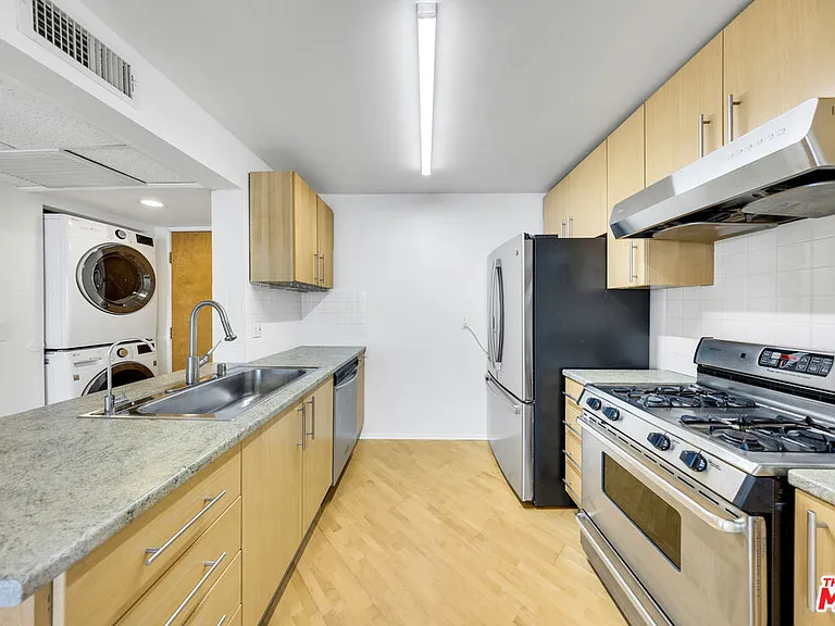 2121 Beloit Ave #307 — Photo 7