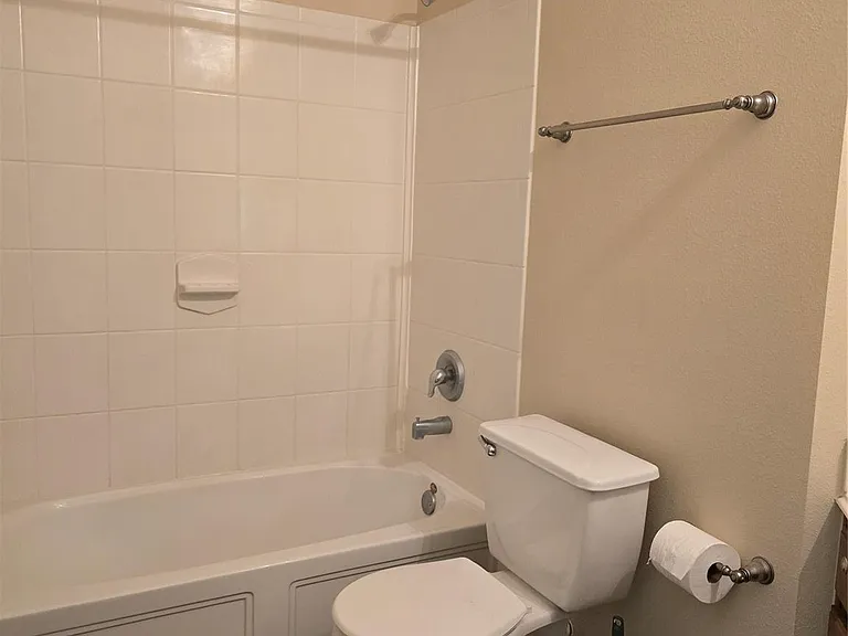 2706 Courtyard Ln — Photo 20