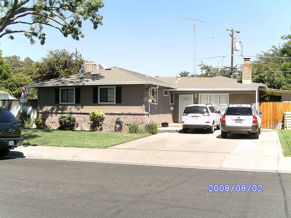 10 N Grand Ave