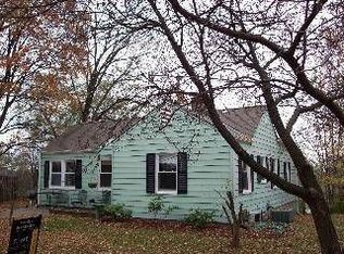 8407 NW Highridge Rd, Parkville, MO 64152
