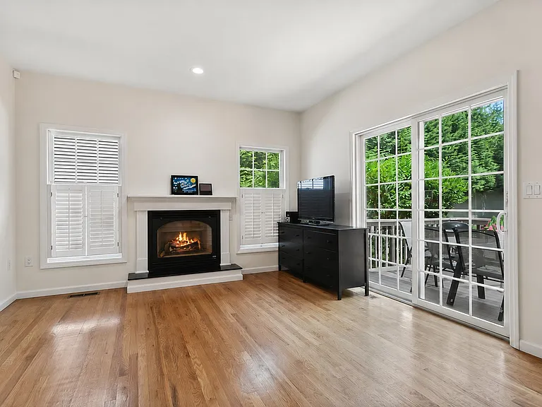 921 Shore Acres Dr — Photo 14