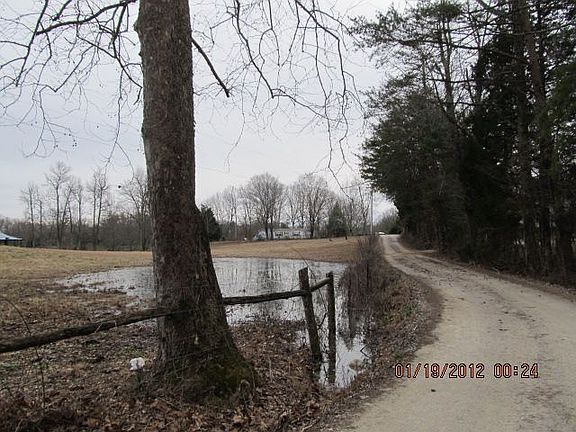 3rd image of 130 Carew Ln