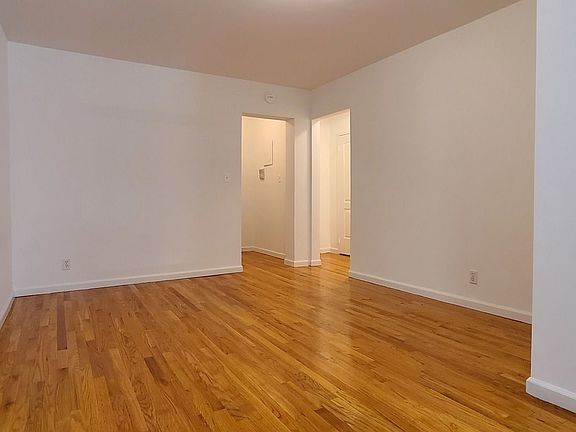 5th image of 11937 Metropolitan Ave APT 1E