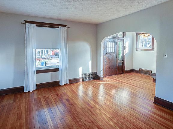 5th image of 458 Hoehn St
