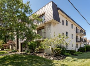 18001 Lake Shore Blvd APT 302, Cleveland, OH 44119
