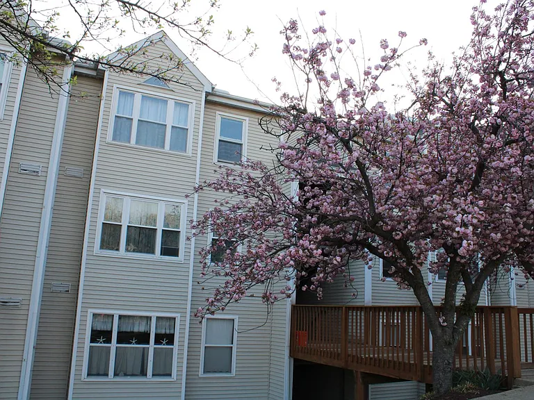 20 Deer Run Ct #H — Photo 1