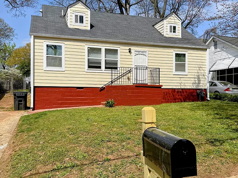 1361 McClelland Ave — Photo 1