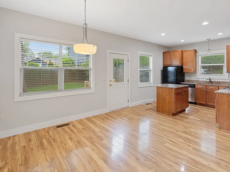 6 Thurland Ave — Photo 6