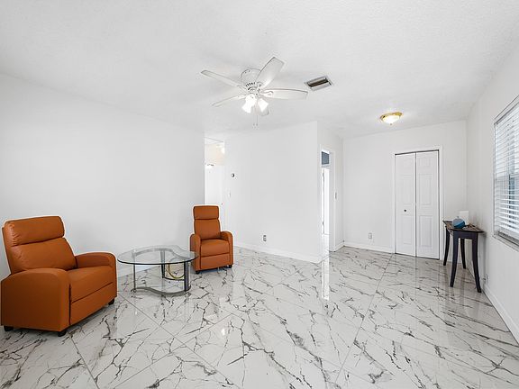 5th image of 801 NW 16th Terrace