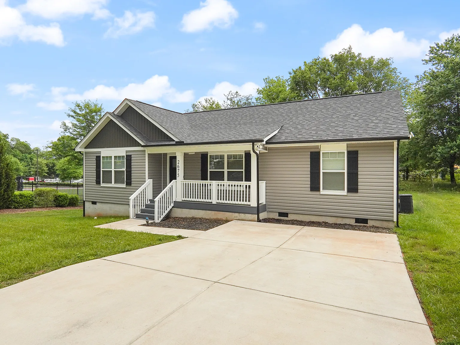 3 bed, 1324 sqft, $3,200 — Photo 3