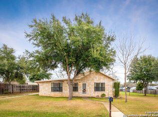 1708 5th St, Floresville, TX 78114