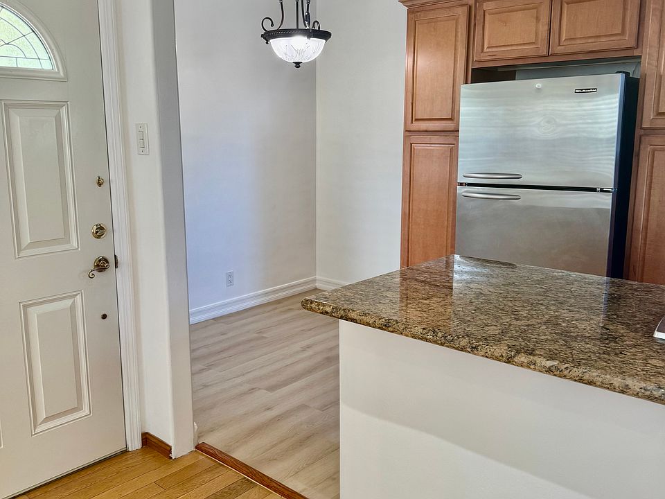 1st image of 416 E Stocker St #1