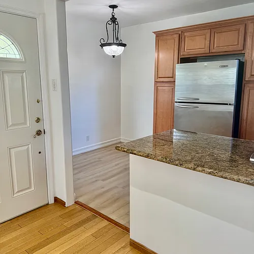 416 E Stocker St #1 Photo 1