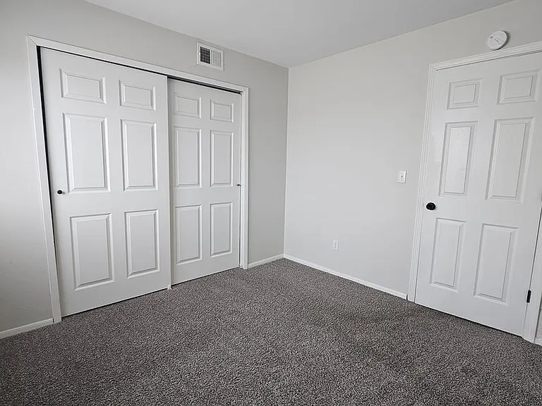 2617 N Clark St — Photo 5