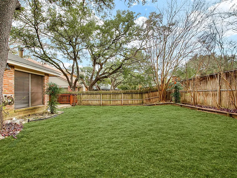 11823 Adriana Maria — Photo 27