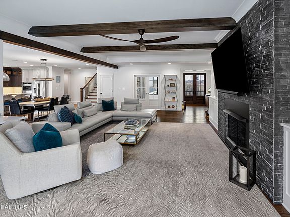 3rd image of 9051 Legends Lake Ln