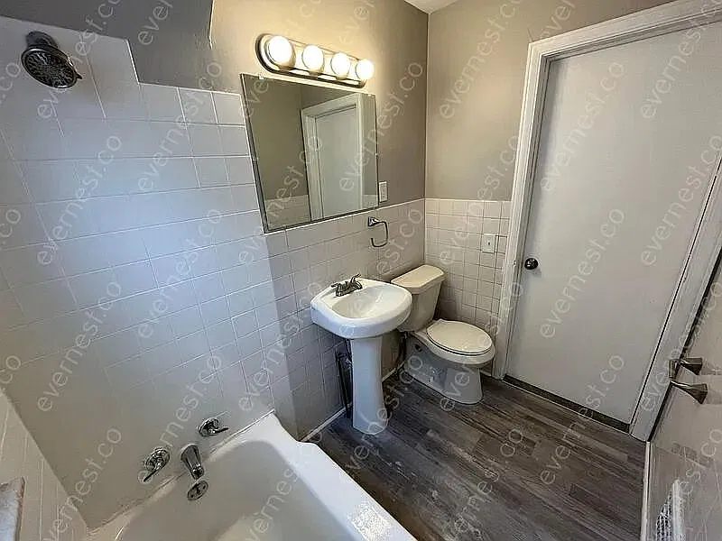 3 bed, 1.0 bath, 1071 sqft, $1,650 — Photo 3