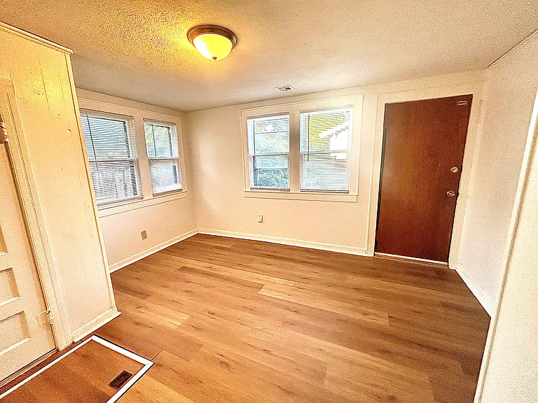 856 S Millwood Ave #1 — Photo 10