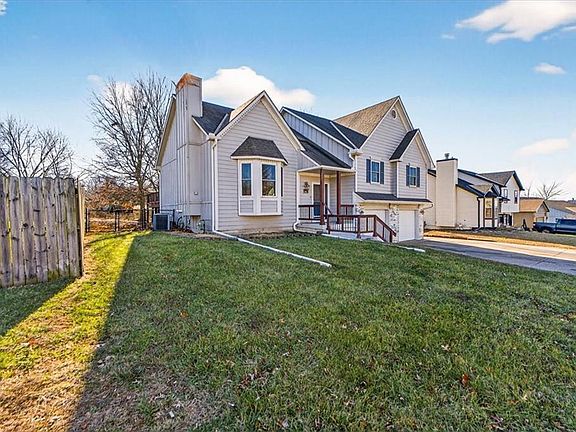 2nd image of 205 W Laredo Trl