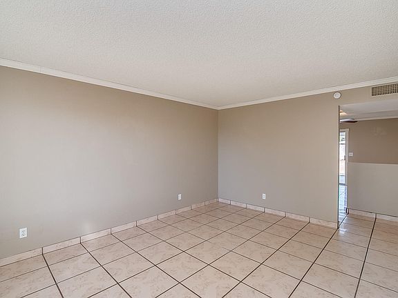 3rd image of 406 S SPUR Street