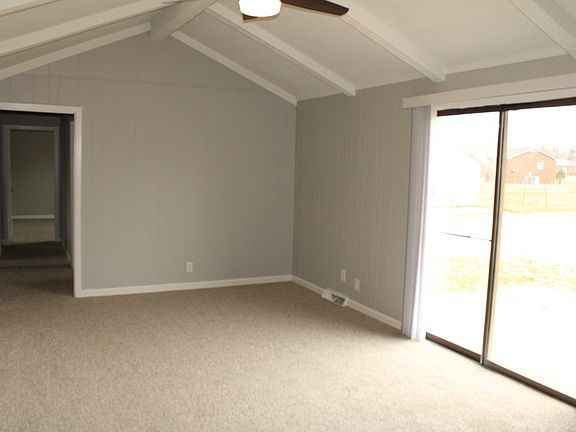 5th image of 2241 Robin Dr