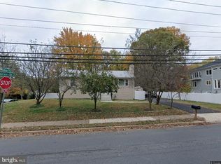 449 Lawyers Rd NW #B, Vienna, VA 22180