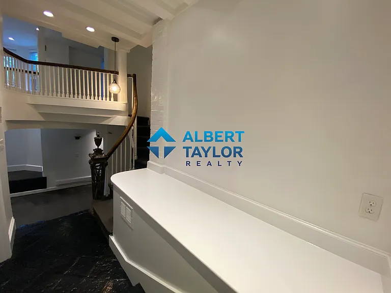Entryway (Vacant)