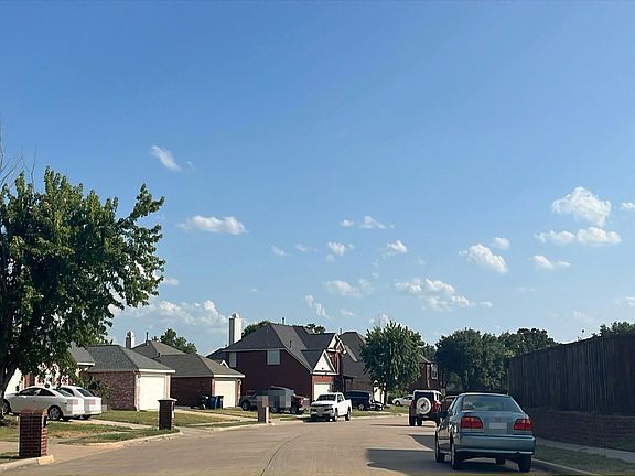 4th image of 2802 Hollis Dr