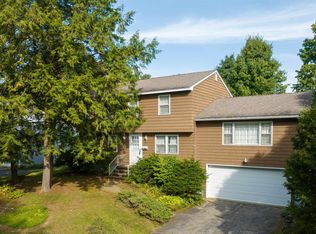 22 Sandalwood Rd, South Burlington, VT 05403