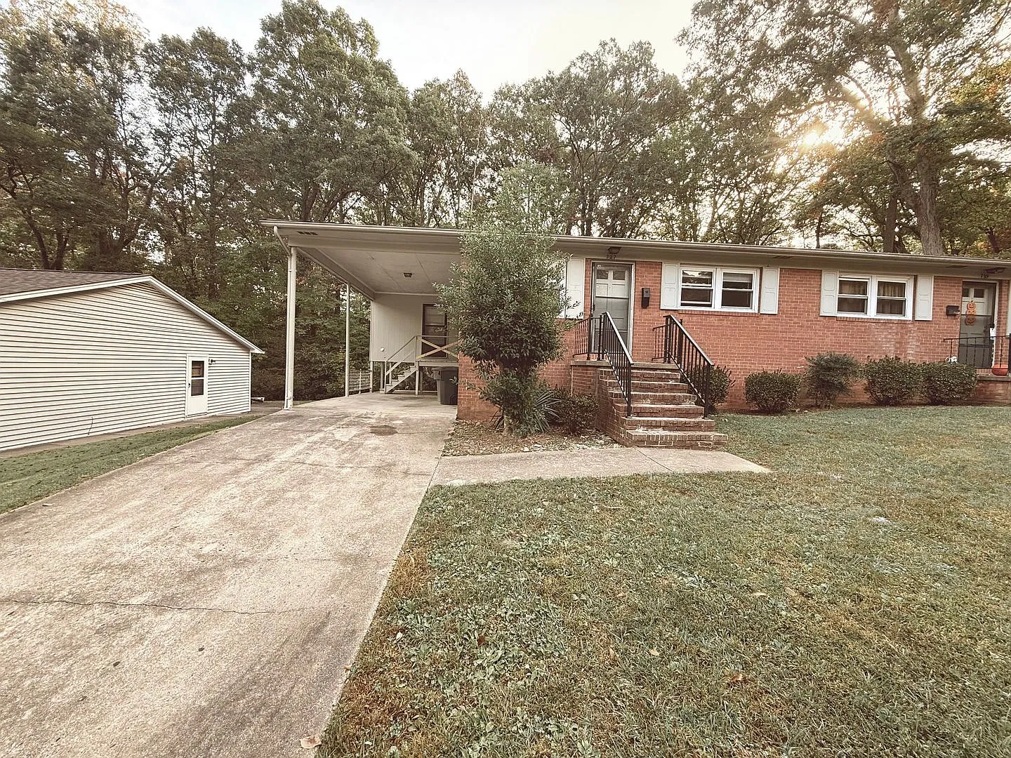 727 Lee St — Photo 1