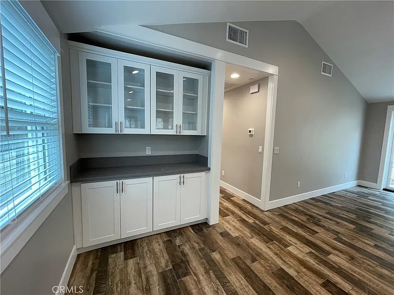 562 E Van Bibber Ave — Photo 14