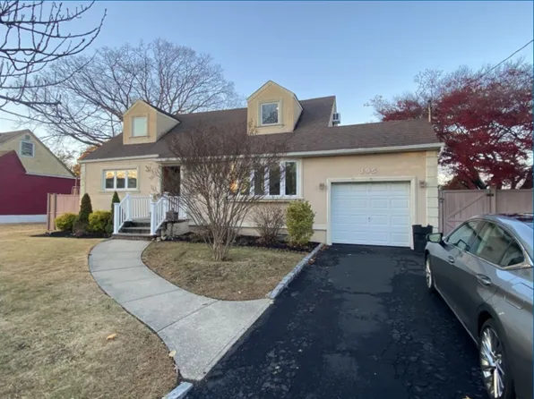 195 N Wisconsin Ave, Massapequa, NY 11758