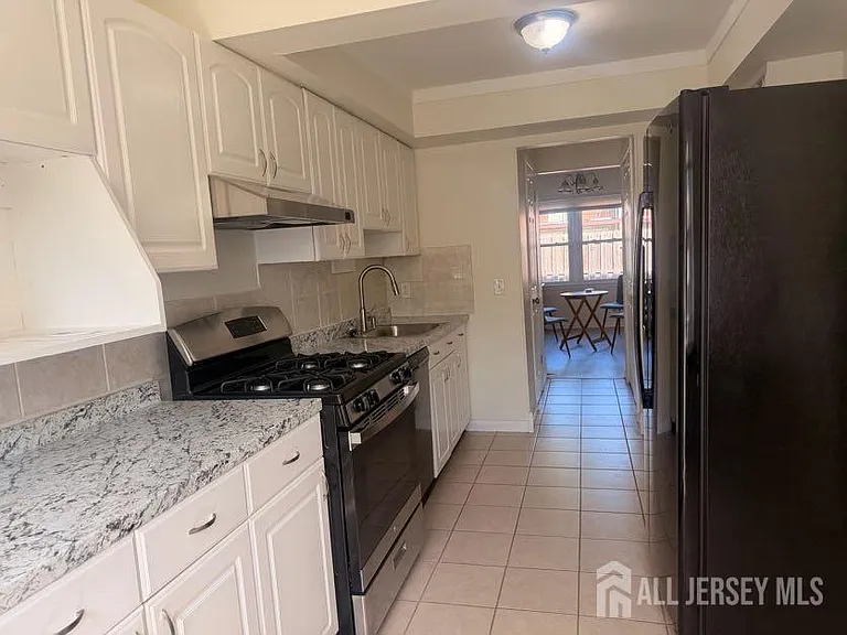 614 W 8th St #2 — Photo 11