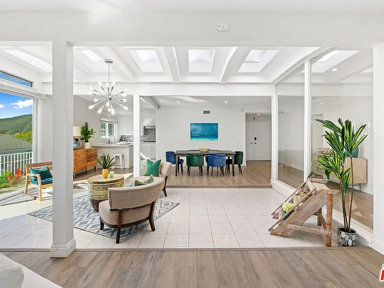 3636 Oceanhill Way — Photo 4